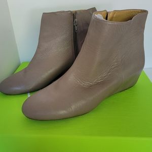 Nine West Leather Booties Size 9